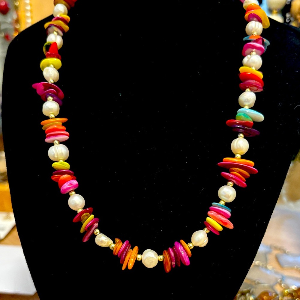 Freshwater, pearl and dyed agate, necklace barrel clasp
